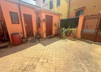Cortile interno - Casa indipendente vicolo dei Giardinieri, Forlì - foto 2