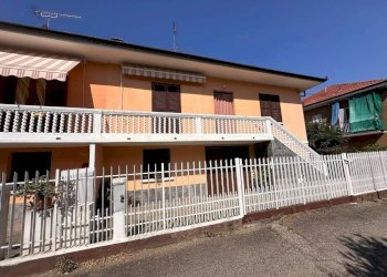 Facciata - Villa via Verzuolo, Carmagnola - foto 1