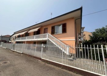Facciata - Villa via Verzuolo, Carmagnola - foto 4
