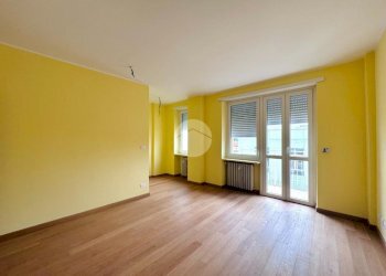Four-room apartment Via Umberto I, Carignano - photo 1