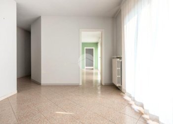 Three-room apartment Piazza Vittorio Emanuele, Cavallermaggiore - photo 4