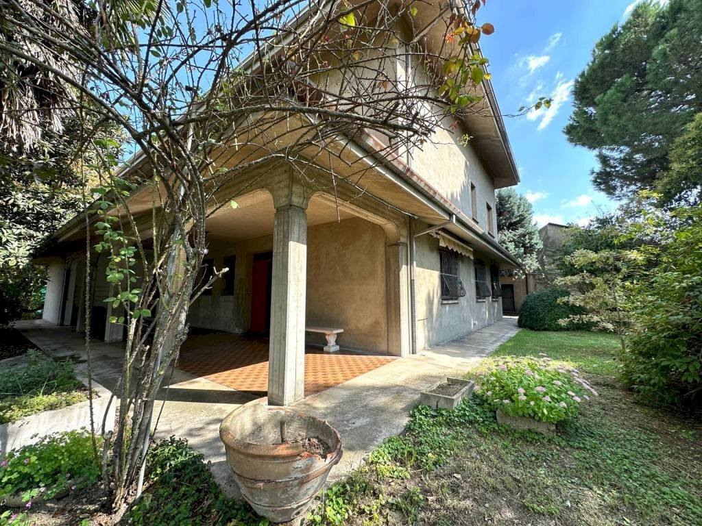 Villa via Risorgimento, 56, Cento - foto 1