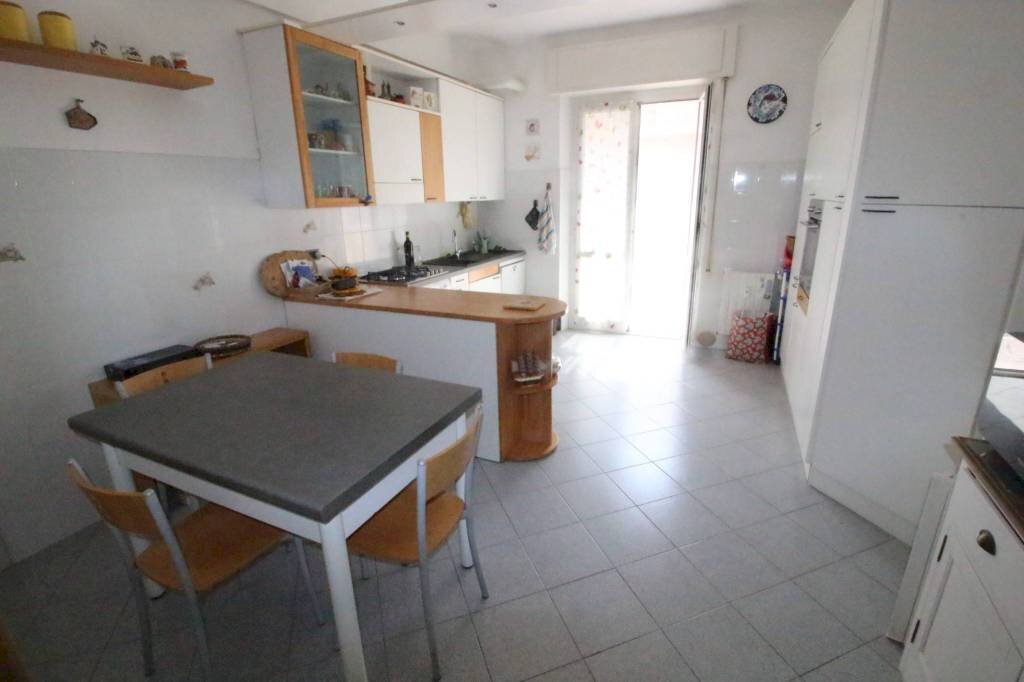 Cucina - Four-room apartment via Taggia, Genova - photo 2