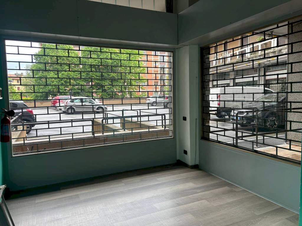 Interno non residenziale - Attività Commerciale via Porro, Induno Olona - foto 1