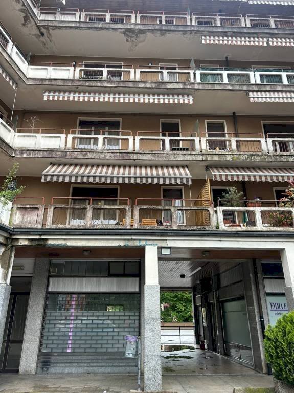 Facciata - Attività Commerciale via Porro, Induno Olona - foto 3