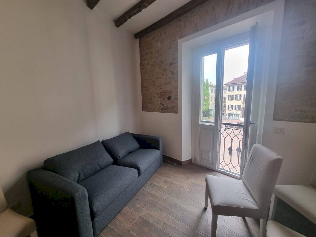 Salone - Three-room apartment vicolo Santa Chiara, Varese - photo 2