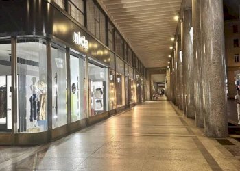 Interno non residenziale - Shop viale Torino, Alba - photo 7
