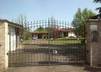 Ingresso - Shop viale Torino, Alba - photo 24