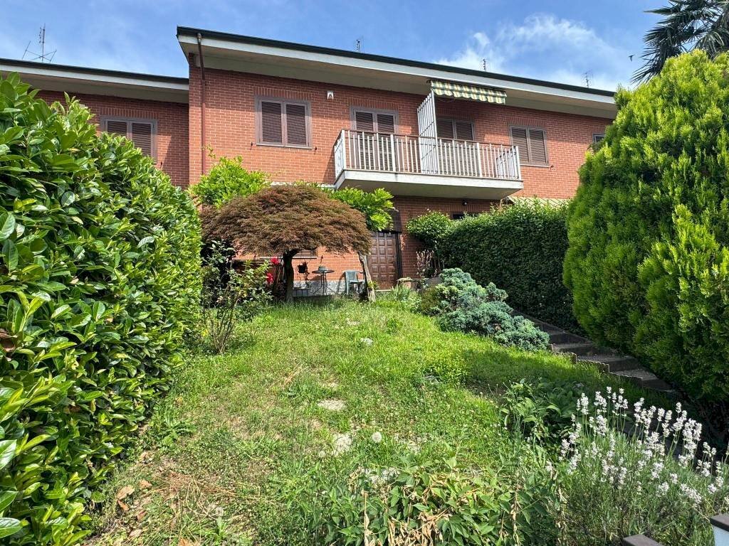 Giardino - Villa a Schiera via Martiri della Libertà, 33/7, Cambiano - foto 1