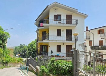 Foto 1 - Trilocale piazza partenio
 
25, Ospedaletto d'Alpinolo - foto 1