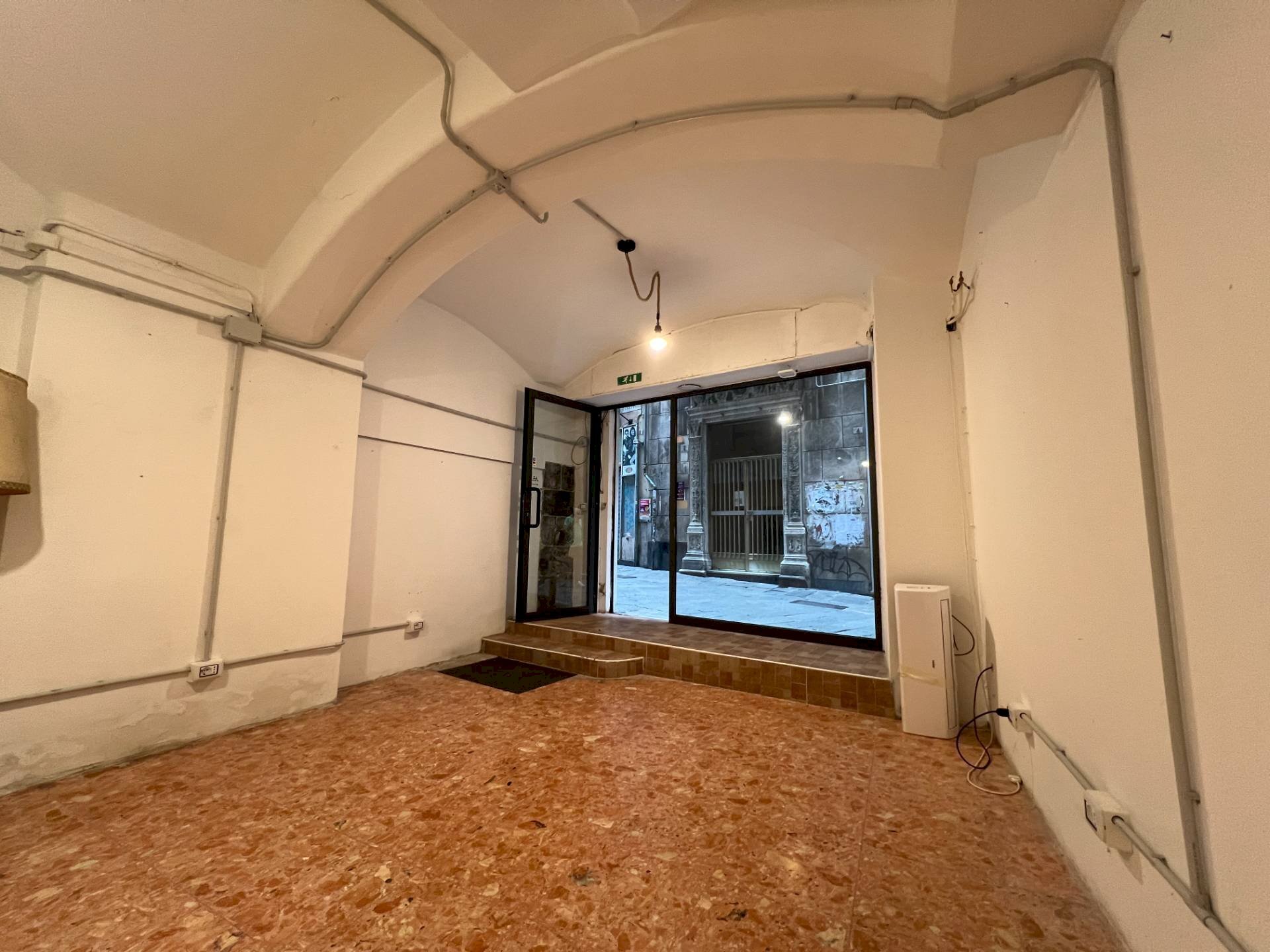 Foto 1 - Locale Commerciale Via Di Fossatello
 
5r, Genova - foto 1