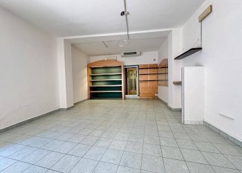 Foto 2 - Locale Commerciale Via Dante, Malnate - foto 2