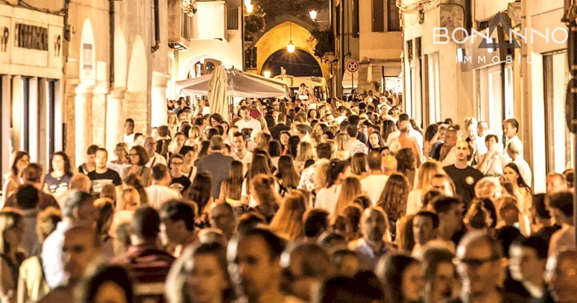 Foto 1 - Commercial Premises piazza libertà
 
0, Bassano del Grappa - photo 1