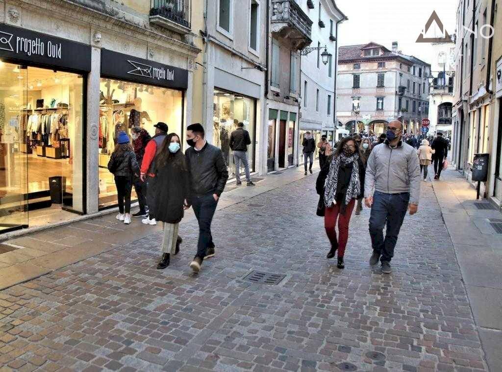 Foto 3 - Commercial Premises piazza libertà
 
0, Bassano del Grappa - photo 3