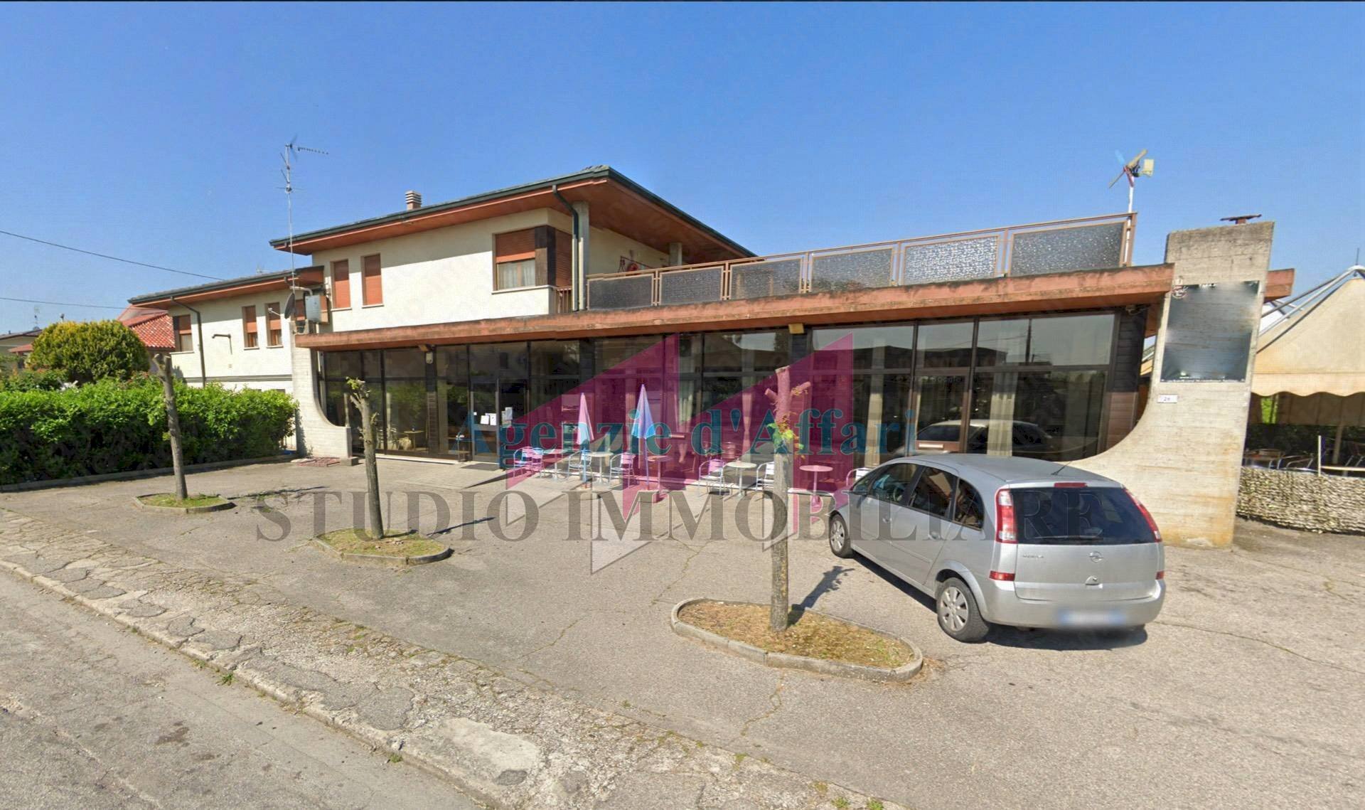 Foto 1 - Commercial Premises via Fratelli Cervi
 
2, Castelnovo Bariano - photo 1