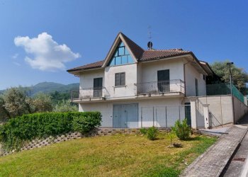 Foto 1 - Villa Via della Repubblica
 
20, Rotella - foto 1