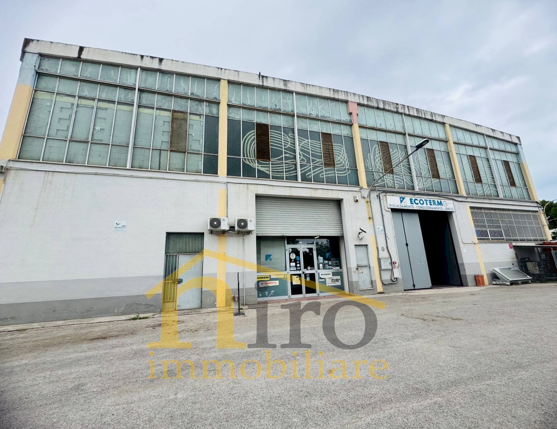 Foto 1 - Locale Commerciale Viale Europa
 
86, Spoltore - foto 1