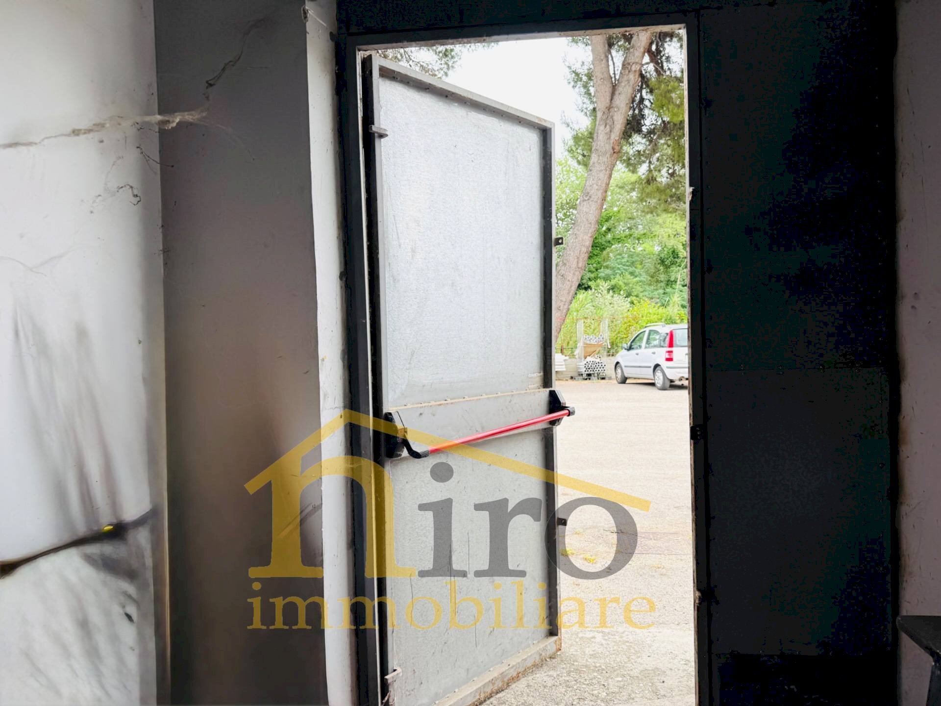 Foto 3 - Locale Commerciale Viale Europa
 
86, Spoltore - foto 3