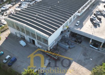 Foto 24 - Locale Commerciale Viale Europa
 
86, Spoltore - foto 24