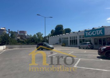 Foto 25 - Locale Commerciale Viale Europa
 
86, Spoltore - foto 25