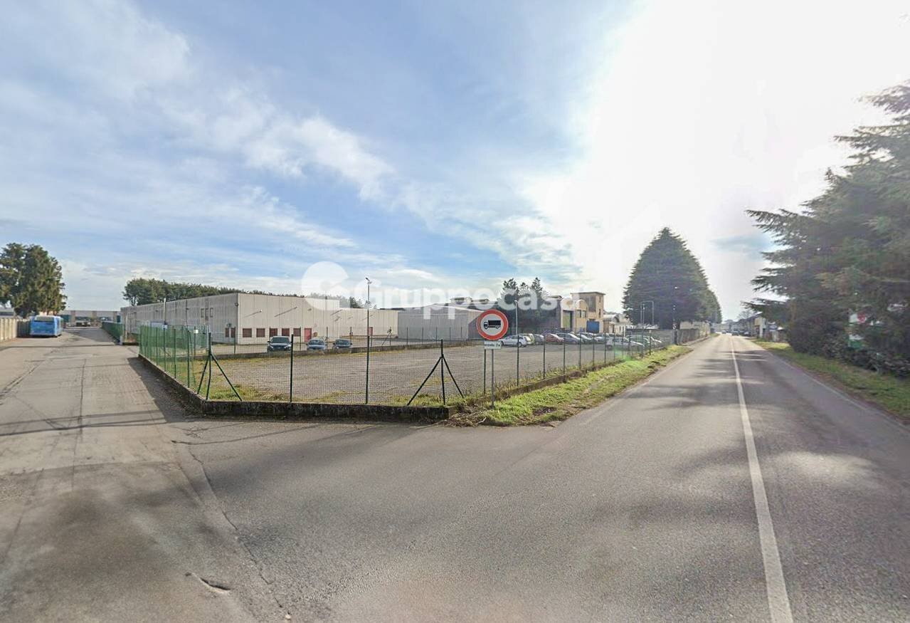 Foto 1 - Locale Commerciale Via Somma
 
6, Cuggiono - foto 1