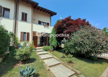 Foto 1 - Villa a Schiera Via Cler
 
170, Magenta - foto 1
