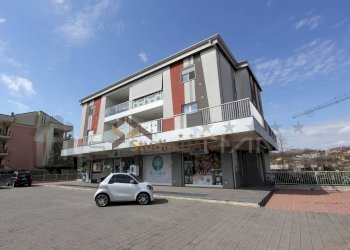 Foto 1 - Commercial Premises VIA GIORGIO DE CHIRICO
 
137, Rende - photo 1