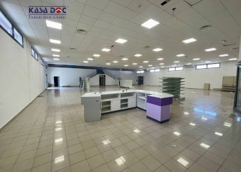 Foto 1 - Commercial Premises Via Lucrezia della Valle, Catanzaro - photo 1