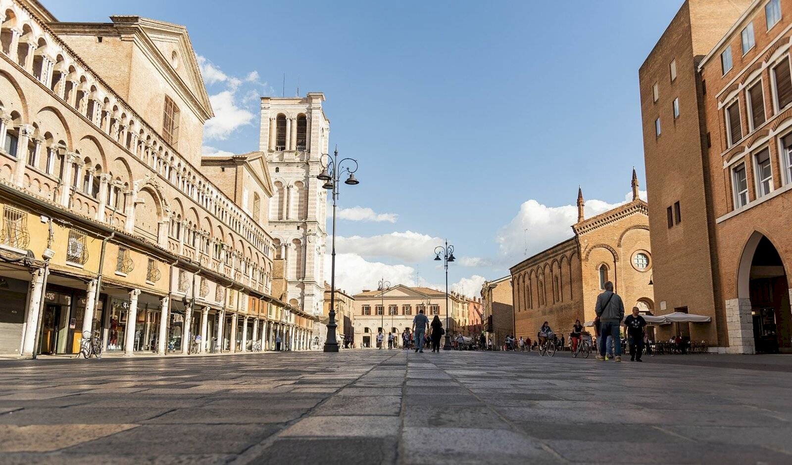 Foto 1 - Negozio Piazza Trento E Trieste, Ferrara - foto 1