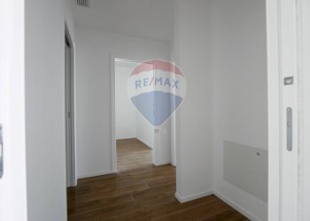 Hall / corridoio - Trilocale Via Alfredo Giovine
 
73, Bari - foto 10