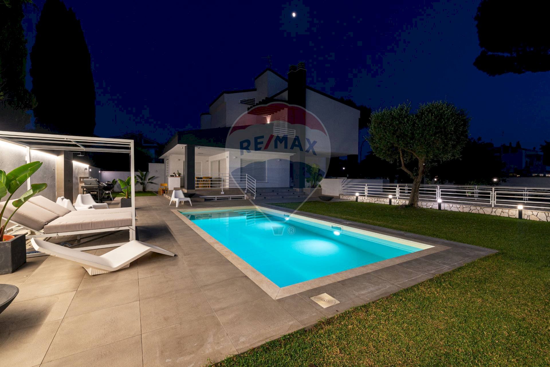 Piscina - Villa Via Lisippo
 
61, Roma - foto 1