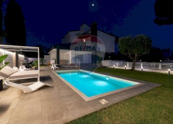 Piscina - Villa Via Lisippo
 
61, Roma - foto 1