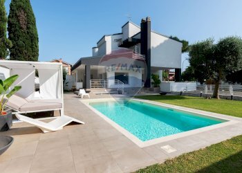 Piscina - Villa Via Lisippo
 
61, Roma - foto 2