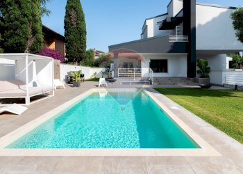 Piscina - Villa Via Lisippo
 
61, Roma - foto 3