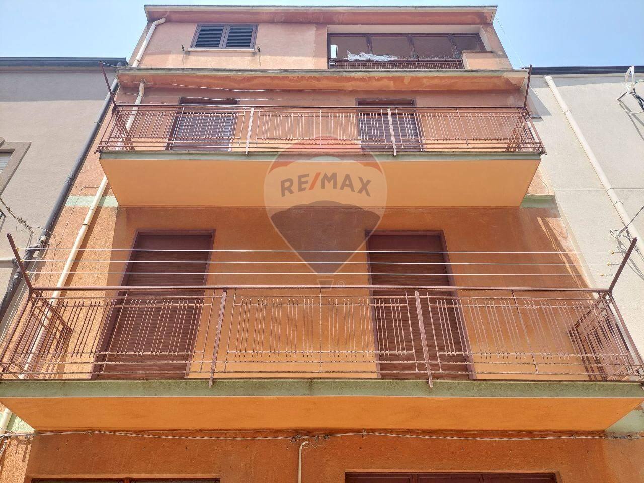 Edificio all\'aperto - Trilocale Via Cristoforo colombo
 
38, Lercara Friddi - foto 2