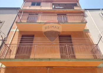 Edificio all\'aperto - Trilocale Via Cristoforo colombo
 
38, Lercara Friddi - foto 2