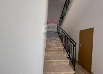 Scale - Trilocale Via Cristoforo colombo
 
38, Lercara Friddi - foto 15