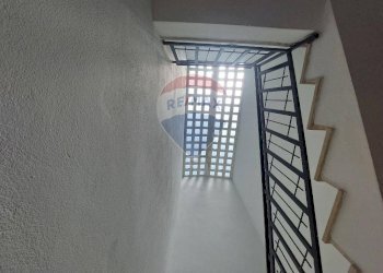 Scale - Trilocale Via Cristoforo colombo
 
38, Lercara Friddi - foto 17