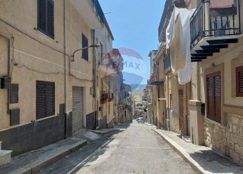 Edificio all\'aperto - Trilocale Via Cristoforo colombo
 
38, Lercara Friddi - foto 27