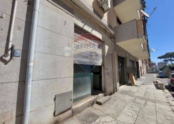 VETRINA - Shop Via Damiani Almeyda
 
13, Palermo - photo 8