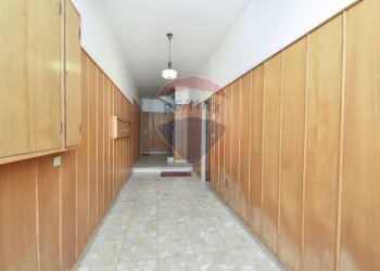 Hall / corridoio - Quadrilocale Viale Catania
 
24, Bronte - foto 5