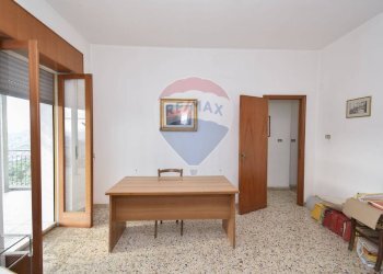 Sala da pranzo - Quadrilocale Viale Catania
 
24, Bronte - foto 15