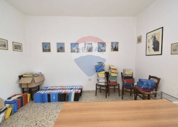 Sala da pranzo - Quadrilocale Viale Catania
 
24, Bronte - foto 16