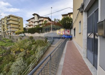 Balcone - Quadrilocale Viale Catania
 
24, Bronte - foto 30