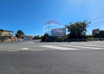 Edificio all\'aperto - Terreno agricolo Via Pezzagni/Via Spirito Santo
 
snc, Aci Sant'Antonio - foto 2