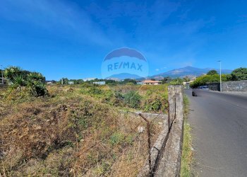 Vista delle montagne - Terreno agricolo Via Pezzagni/Via Spirito Santo
 
snc, Aci Sant'Antonio - foto 3