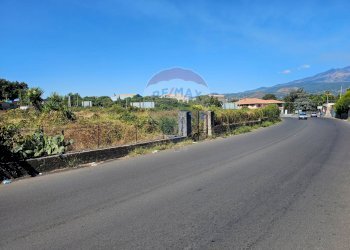 Edificio all\'aperto - Terreno agricolo Via Pezzagni/Via Spirito Santo
 
snc, Aci Sant'Antonio - foto 7