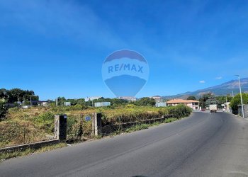 Edificio all\'aperto - Terreno agricolo Via Pezzagni/Via Spirito Santo
 
snc, Aci Sant'Antonio - foto 11