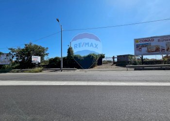 Casa all\'aperto - Terreno agricolo Via Pezzagni/Via Spirito Santo
 
snc, Aci Sant'Antonio - foto 12