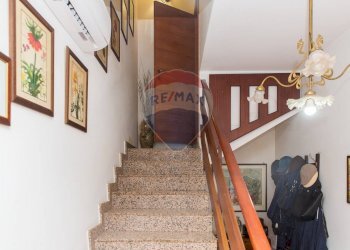 Scale - Villa via Pacini
 
1, Tremestieri Etneo - foto 42